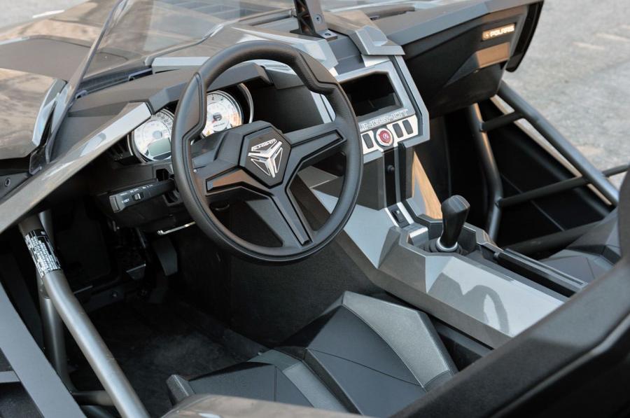 Интерьер Polaris Slingshot 2015 года  (NA) (фото 30 из 41)
